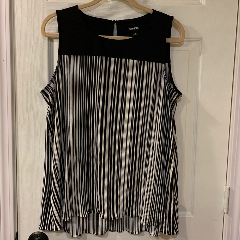 Roz & Ali Sleeveless Flowy Blouse Size Large